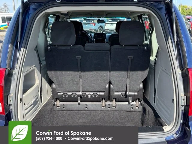 Used 2015 True Blue Pearlcoat Dodge AVP image 16