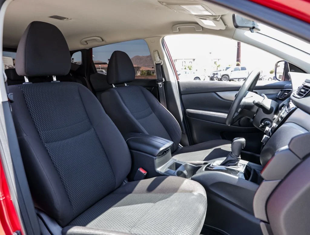 Used 2018 Red Nissan S image 17