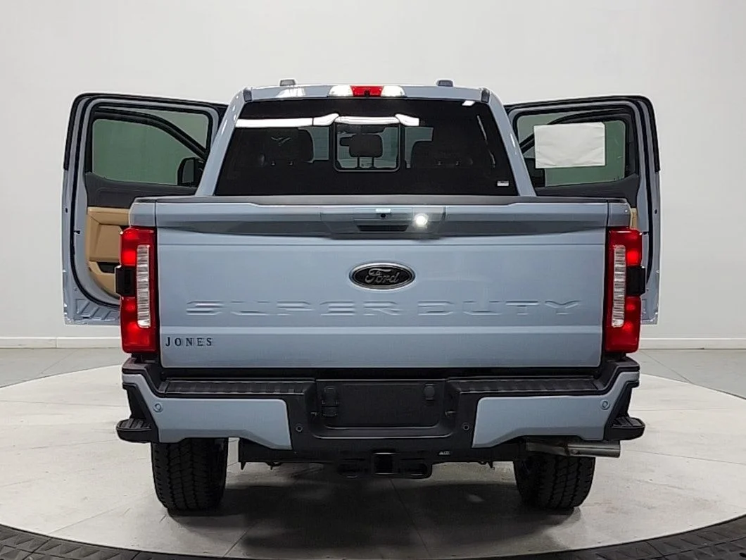New 2026 Glacier Gray Metallic Tri-Coat Ford F-250® Lariat® image 14