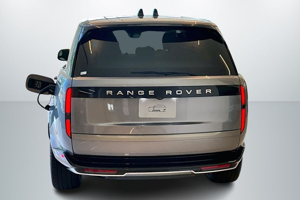 New 2026 Eiger Grey Land Rover SE image 5