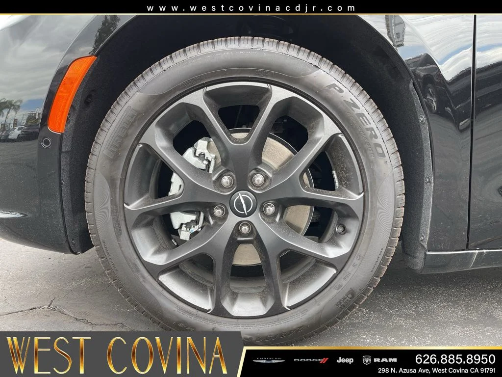 New 2026 Diamond Black Crystal Pearl-Coat Exterior Paint Chrysler Select image 11