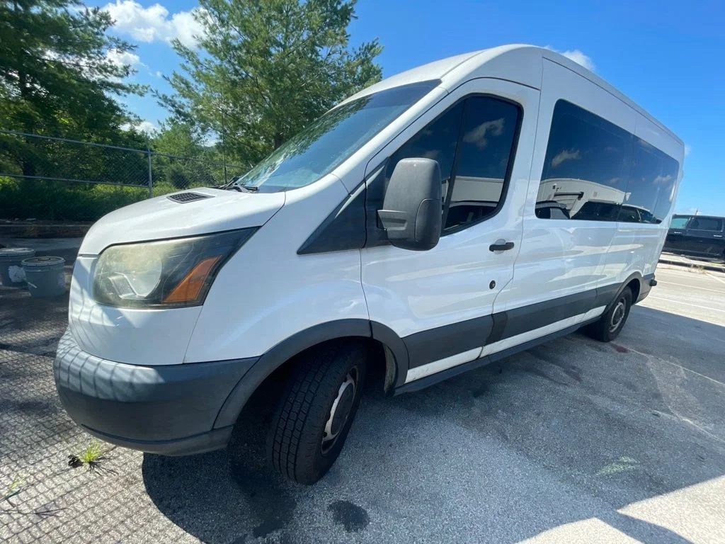 Used 2015 White Ford XL image 1
