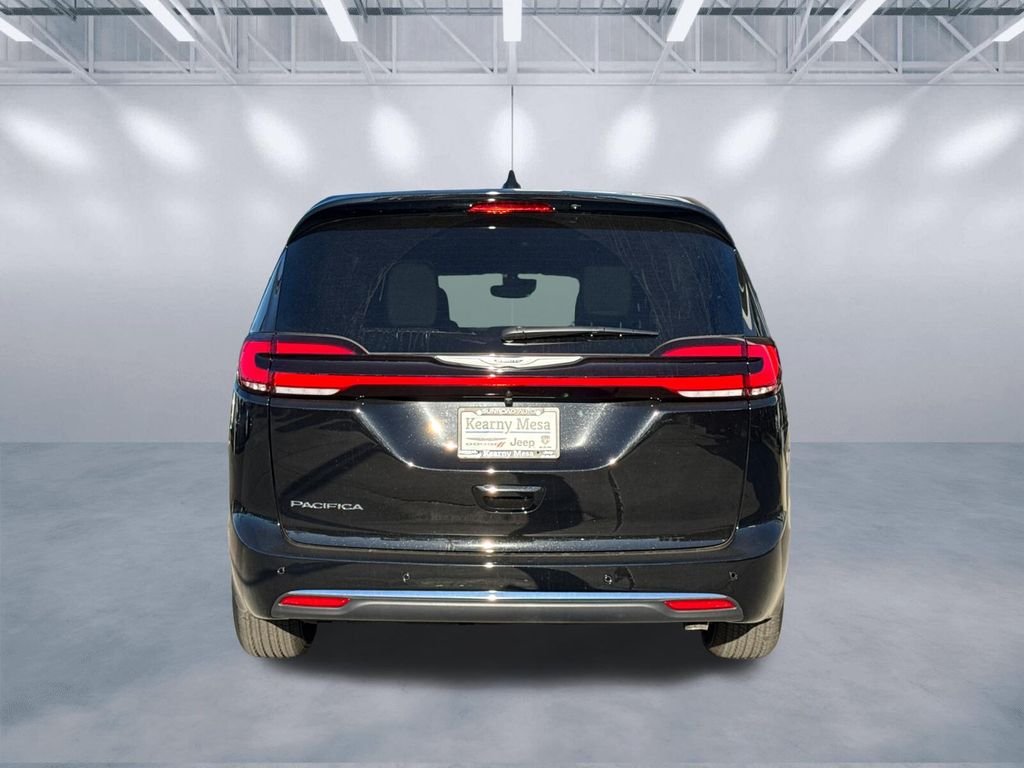 New 2026 Diamond Black Crystal Pearl-Coat Exterior Paint Chrysler Select image 5