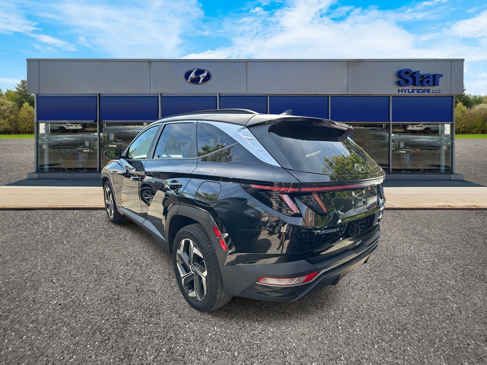 Used 2023 Phantom Black Hyundai SEL image 3