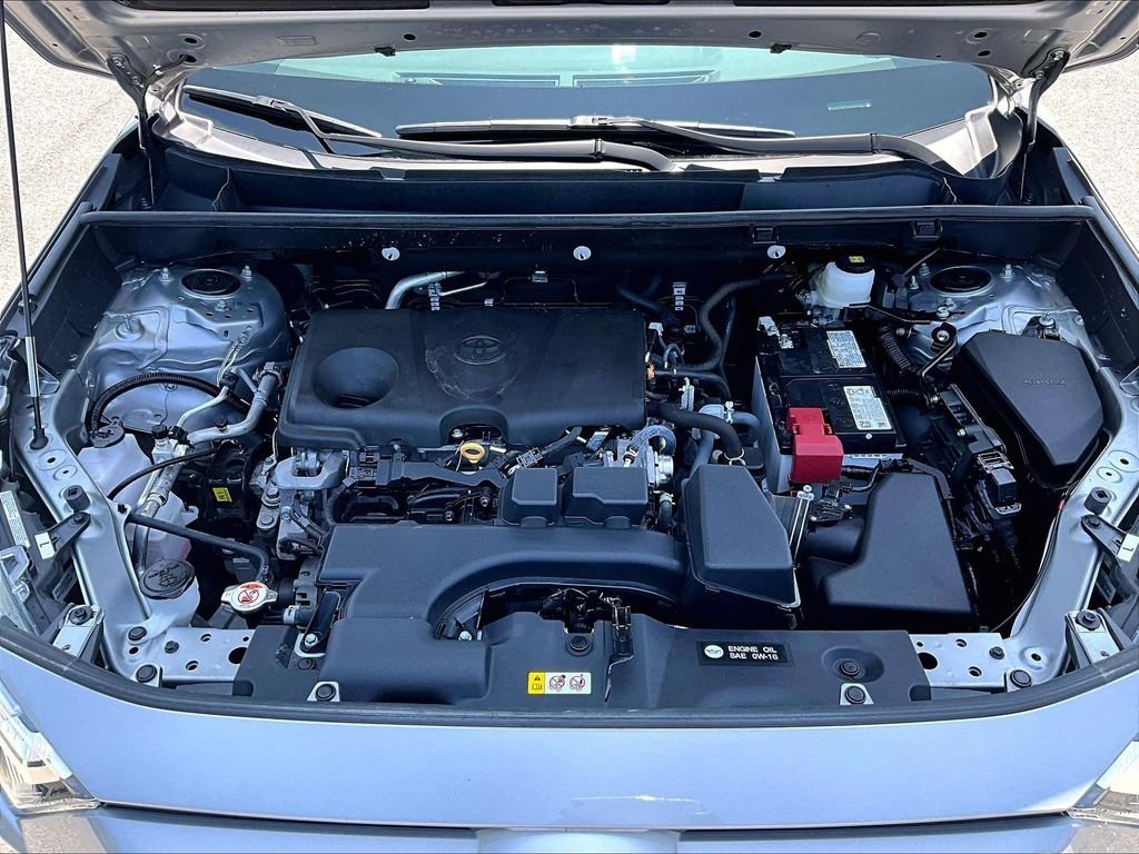 Used 2025 Silver Sky Metallic Toyota XLE image 30