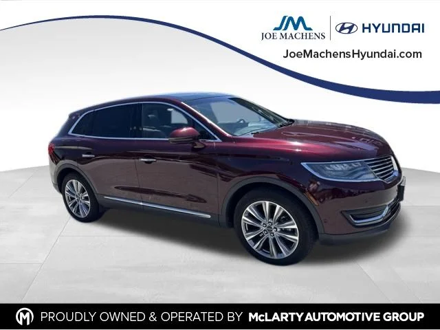 Used 2018 Red Lincoln Reserve image 3