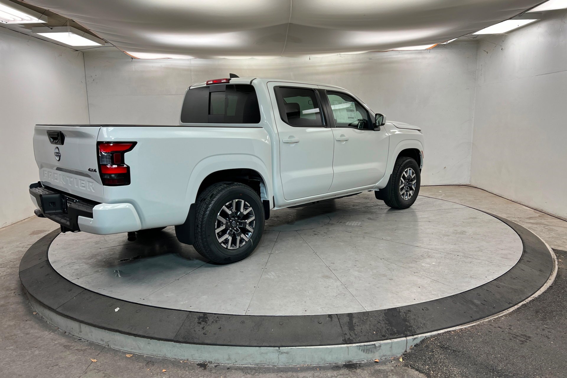 2026 Nissan Frontier SV - Photo 6