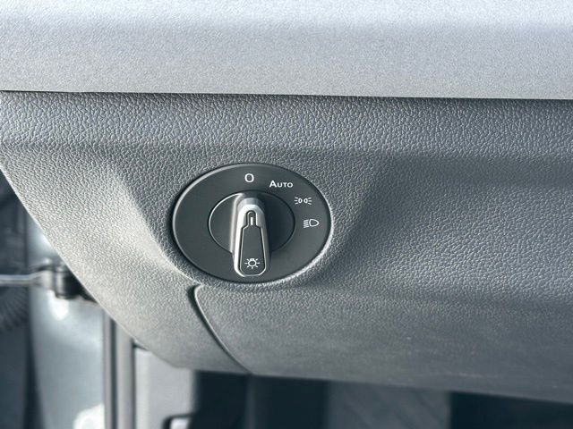 2025 Volkswagen Jetta SE - Photo 21