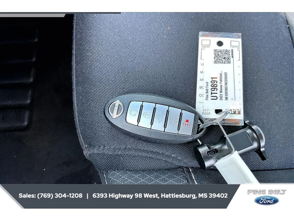 Used 2022 Glacier White Nissan SV image 8