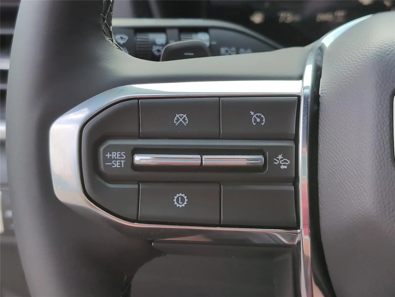 New 2026 Sterling Metallic GMC Elevation image 12