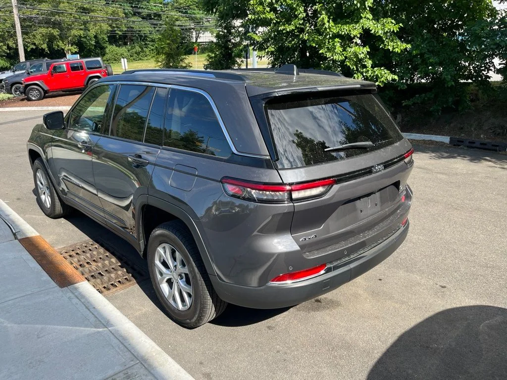 Used 2023 Gray Jeep Limited image 3