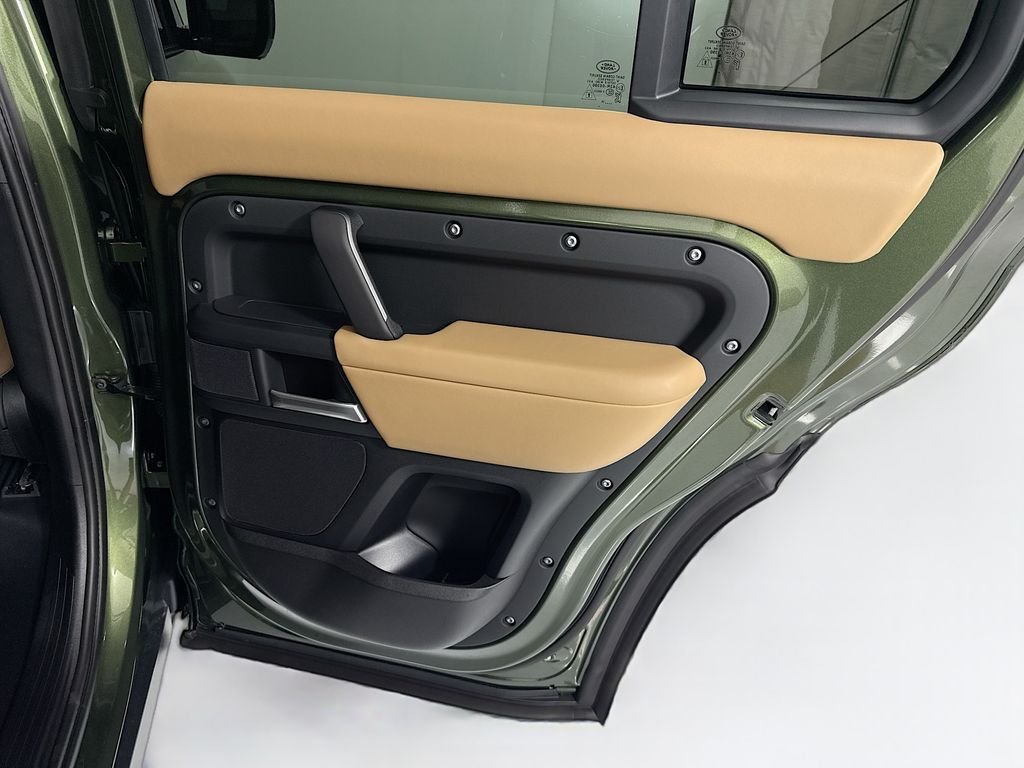 New 2026 Woolstone Green Land Rover X-Dynamic SE image 28