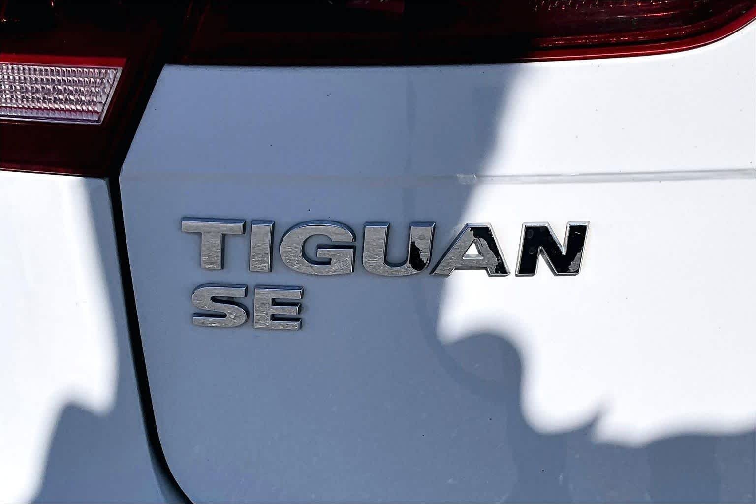 Used 2021  Volkswagen SE image 10
