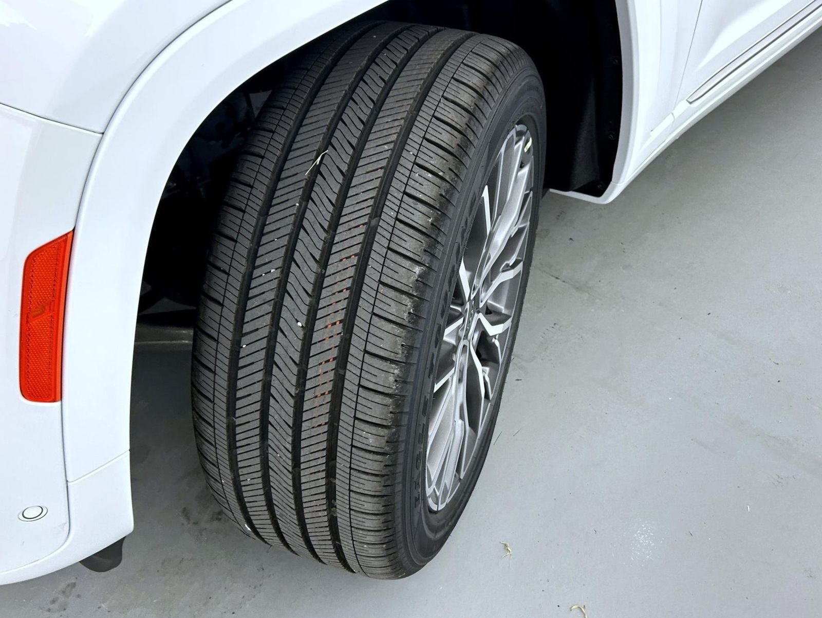 New 2026 Bright White Clear-Coat Exterior Paint Jeep Summit image 24