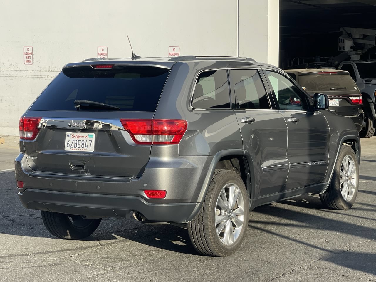 Used 2013 Mineral Gray Metallic Jeep Laredo image 5