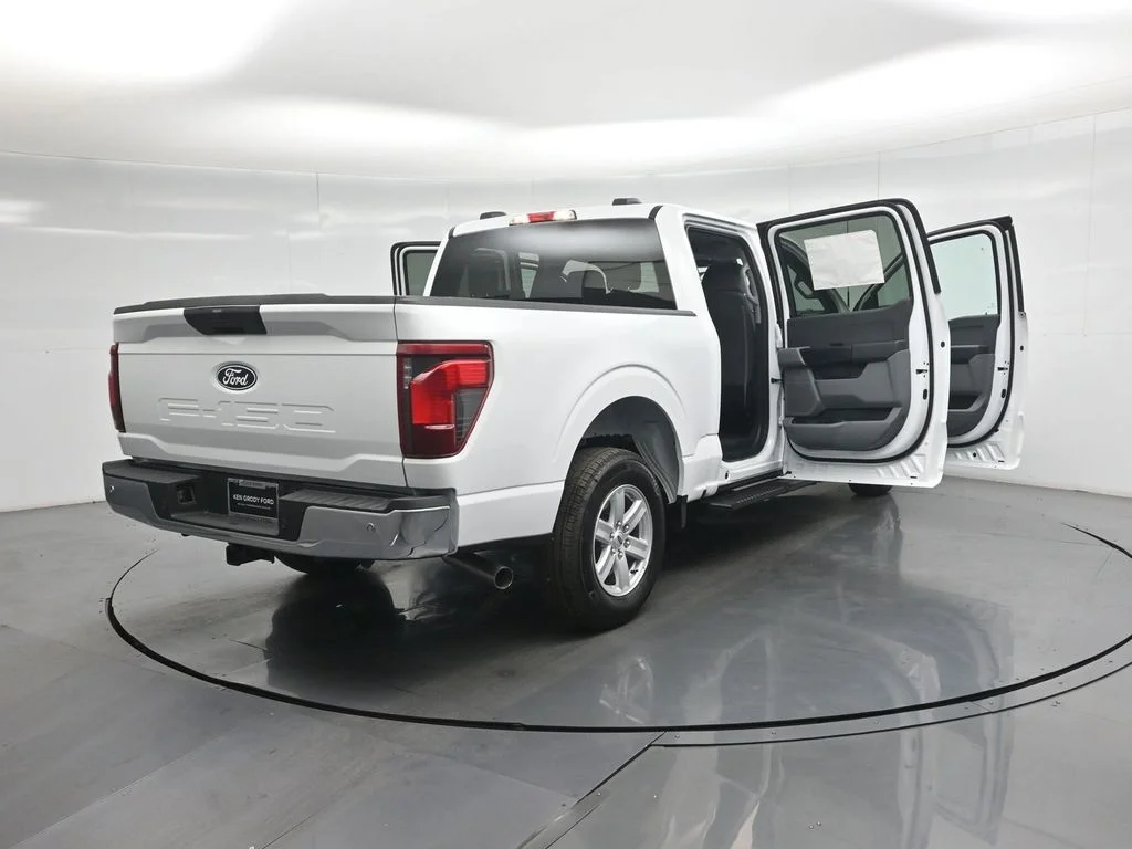 New 2026 Oxford White Ford XL image 4