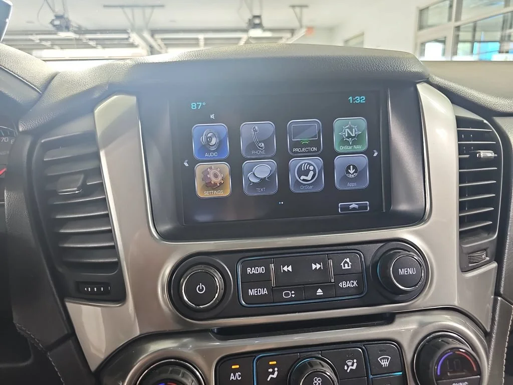Used 2018 SUMMIT WHITE Chevrolet LT image 28