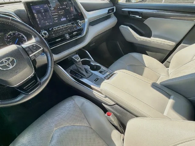Used 2020  Toyota Platinum image 21