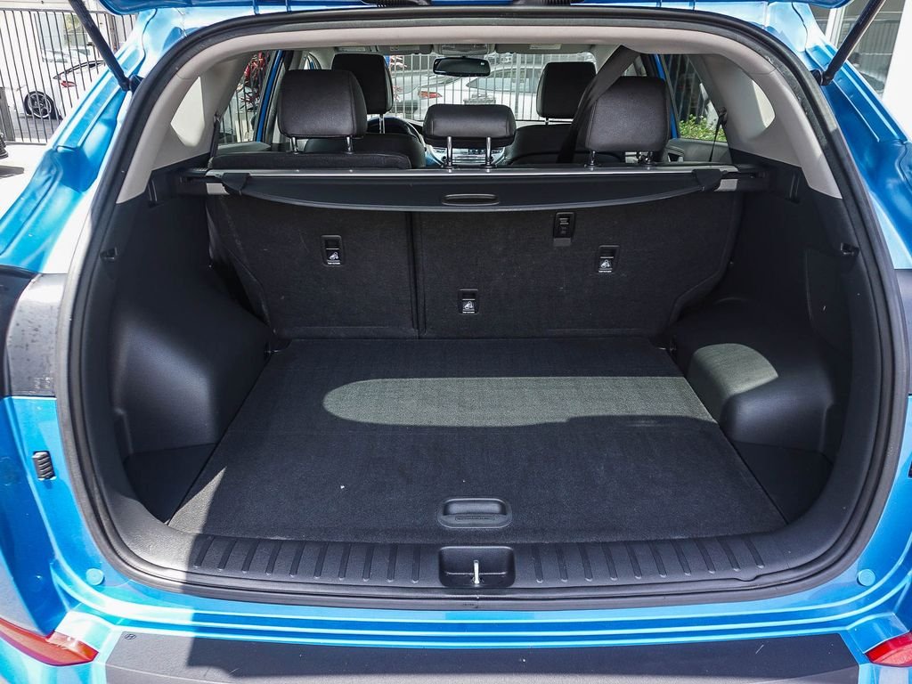 Used 2017 Blue Hyundai SE Plus image 24