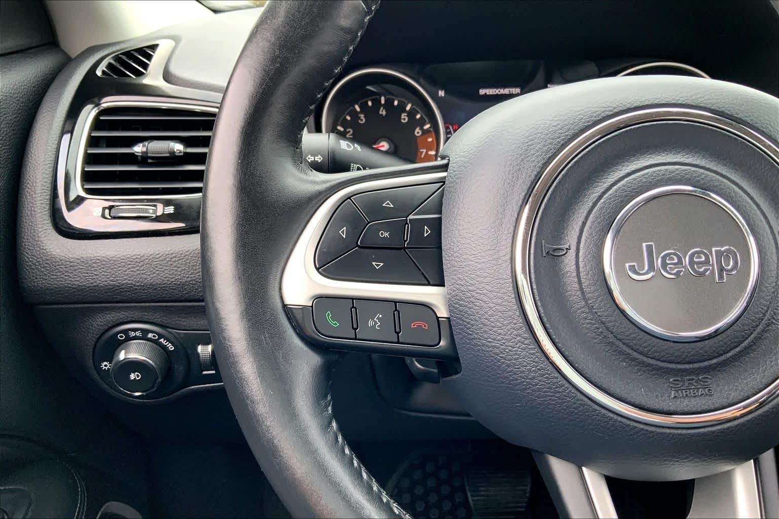 Used 2018 Diamond Black Crystal Pearlcoat Jeep Altitude image 24