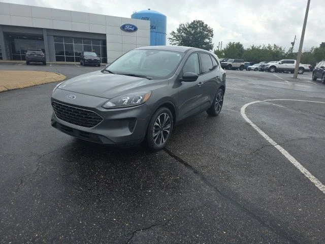 Used 2022 Gray Metallic Ford SE image 7