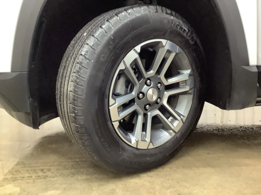 Used 2025 Summit White GMC AWD Elevation image 24