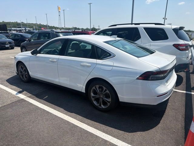 Used 2024 White Honda EX image 3