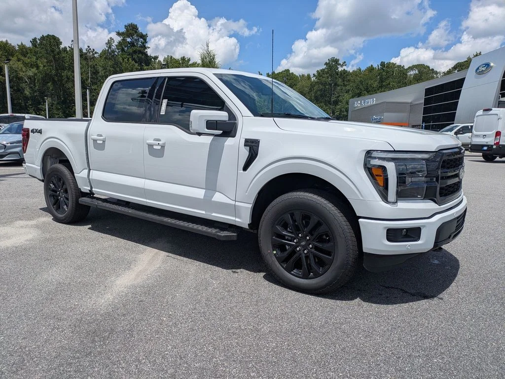 New 2026 Oxford White Ford Lariat image 2