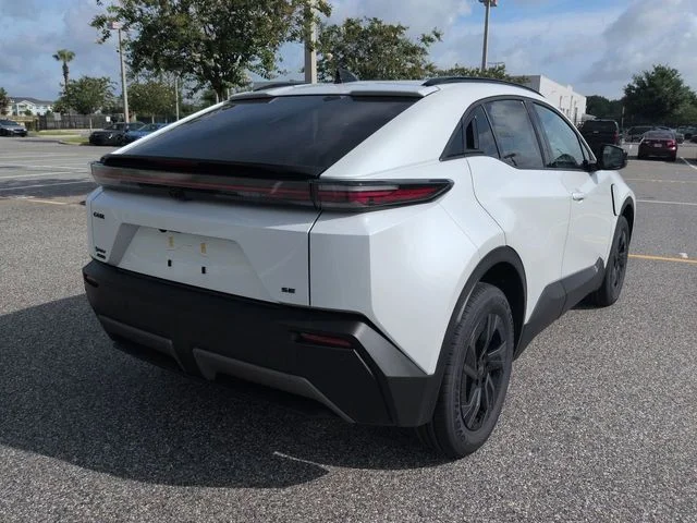 New 2026 Wind Chill Pearl Toyota SE image 4