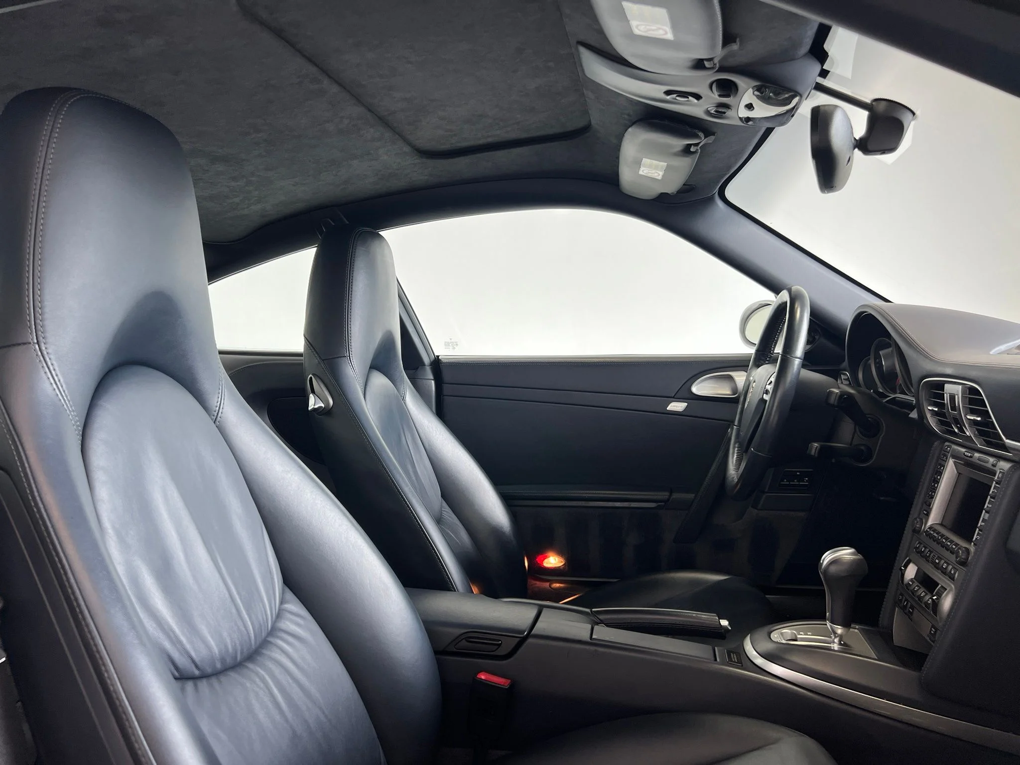 Used 2007 Silver Porsche Turbo image 19