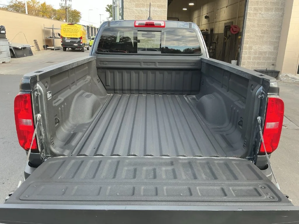 Used 2017 CYBER GRAY METALLIC Chevrolet 4WD Z71 image 28