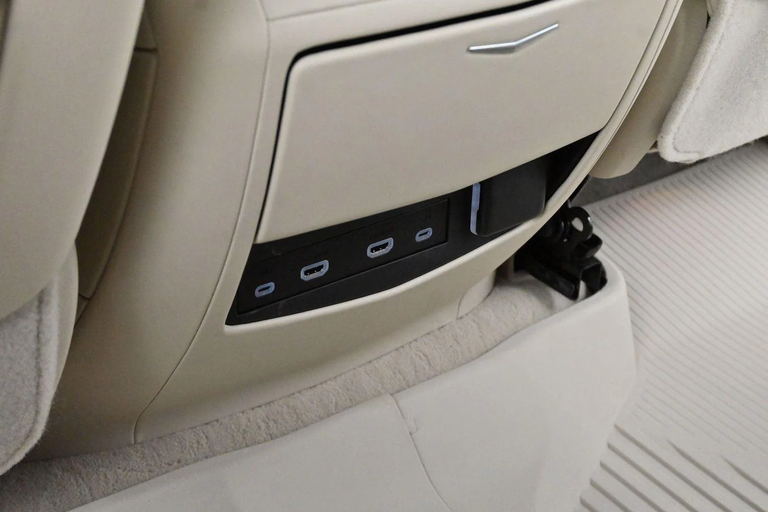 Used 2024 Crystal White Tricoat Cadillac Sport Platinum image 35