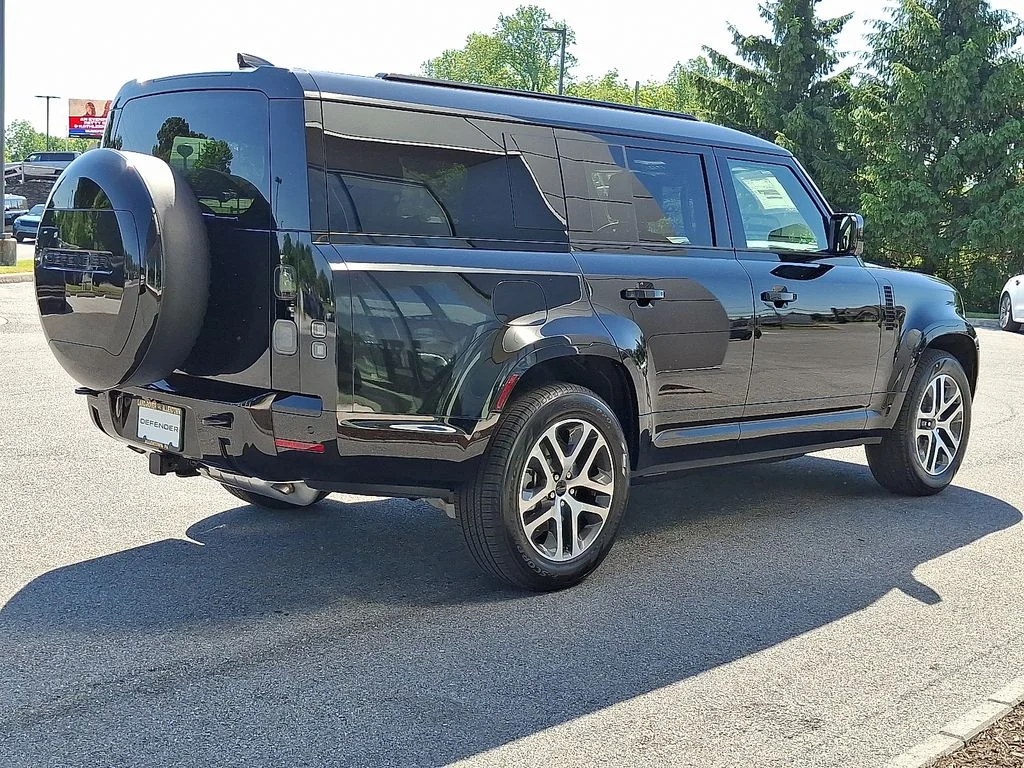 New 2026  Land Rover X-Dynamic SE image 3