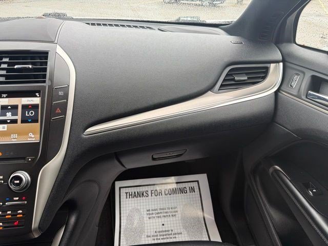 Used 2017 Ingot Silver Lincoln Premiere image 23