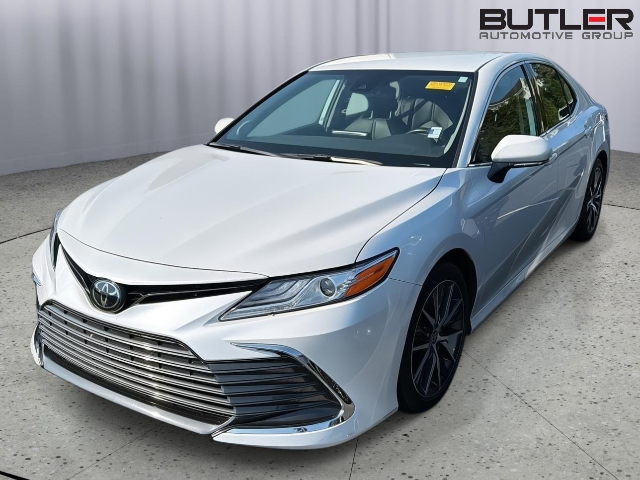 Used 2023 Wind Chill Pearl Toyota XLE image 2