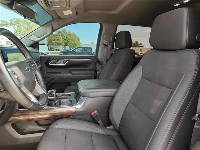 Used 2025 Summit White Chevrolet LT Trail Boss 4x4 Crew Cab 5.75 ft. box 147.4 in. image 12