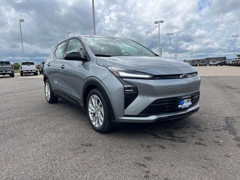 2027 Chevrolet Bolt LT - Photo 7