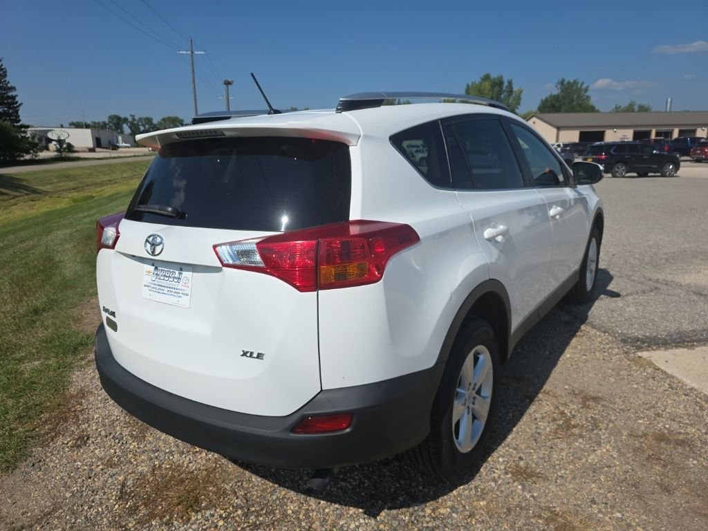 Used 2013 White Toyota XLE image 9