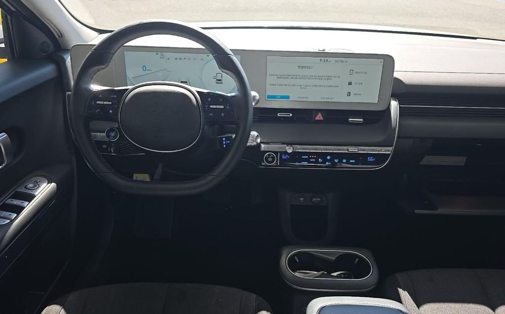 Used 2024 White Hyundai SEL image 6