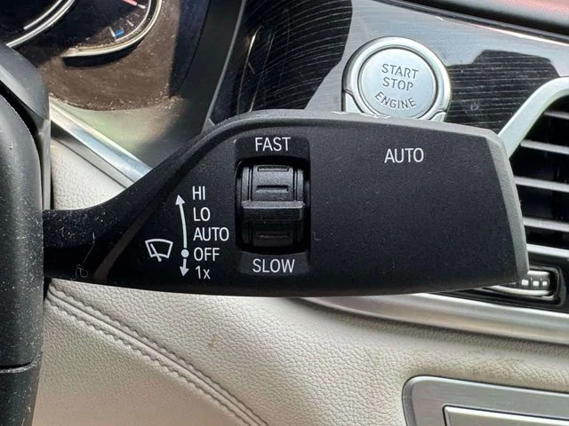 Used 2019 White BMW 750i xDrive image 32