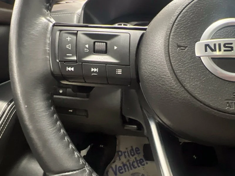 Used 2021 White Nissan SL image 23