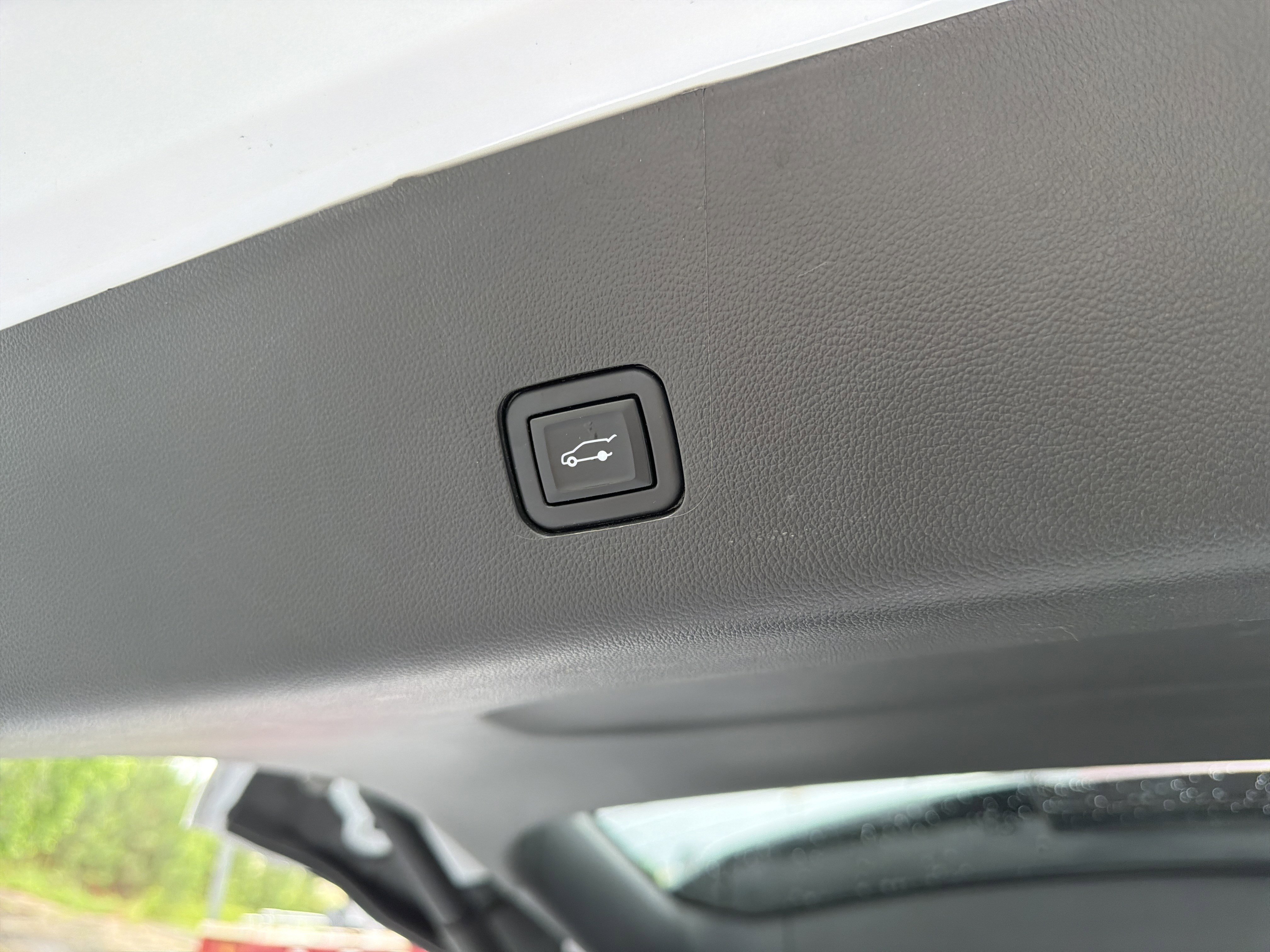 Used 2020 IRIDESCENT PEARL TRICOAT Chevrolet High Country image 19