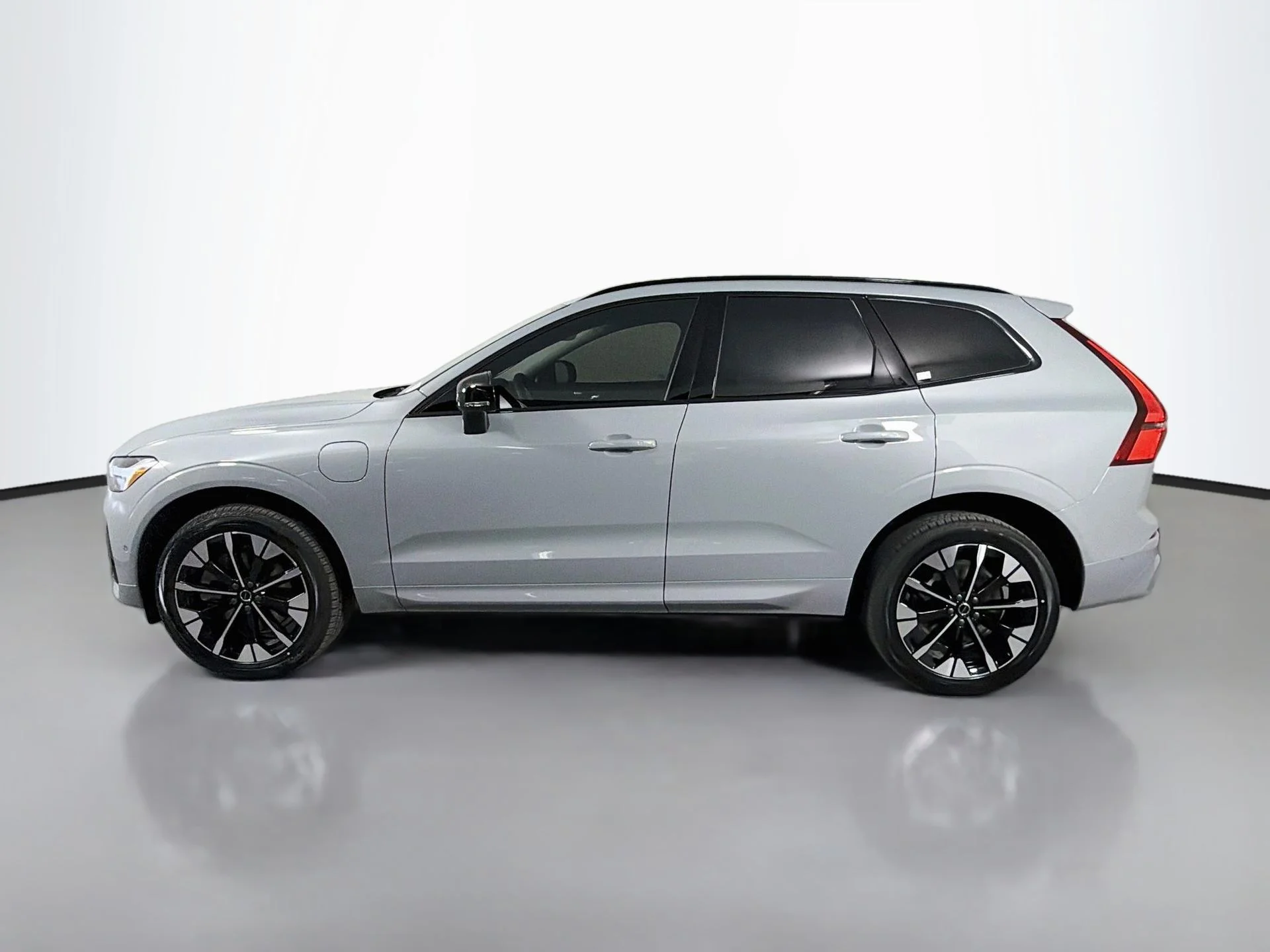 New 2026 Vapour Grey Volvo Plus image 8