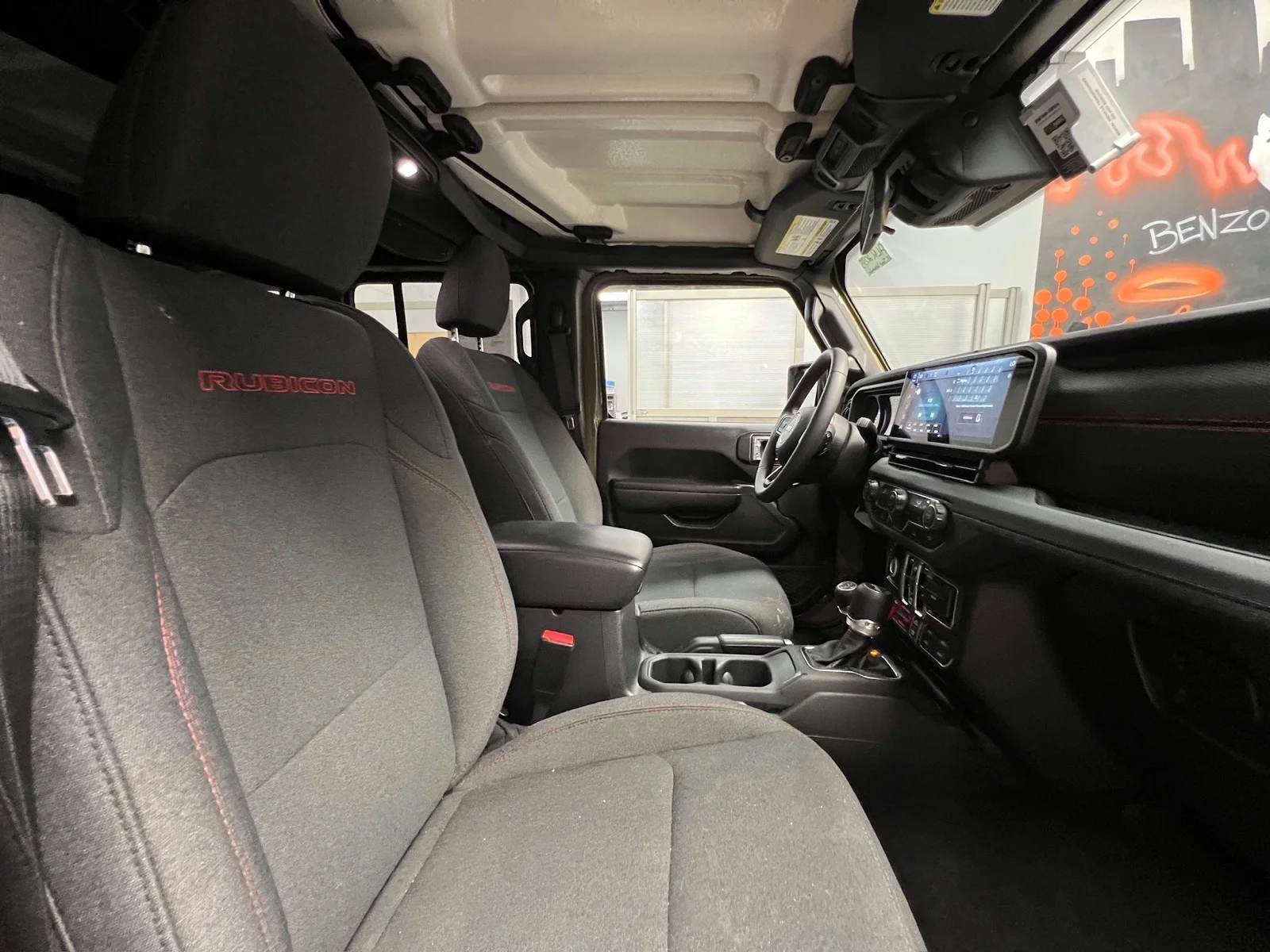 Used 2025  Jeep Rubicon image 20