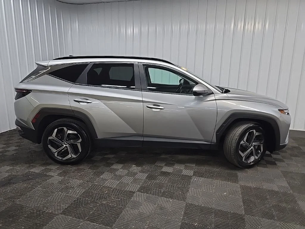 Used 2024 Silver Hyundai SEL Convenience image 2