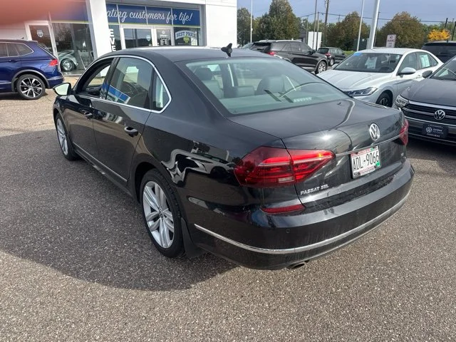 Used 2018 Black Volkswagen 2.0T SEL Premium image 5