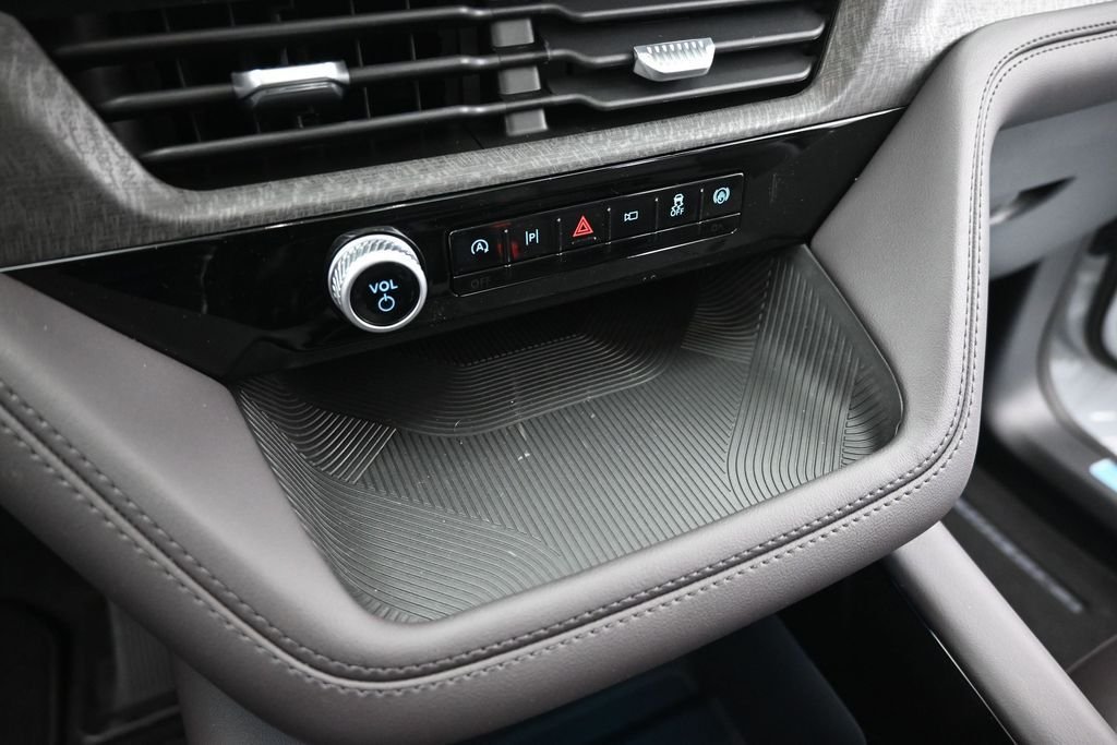 New 2026 Star White Metallic Tri-Coat Ford Platinum image 17