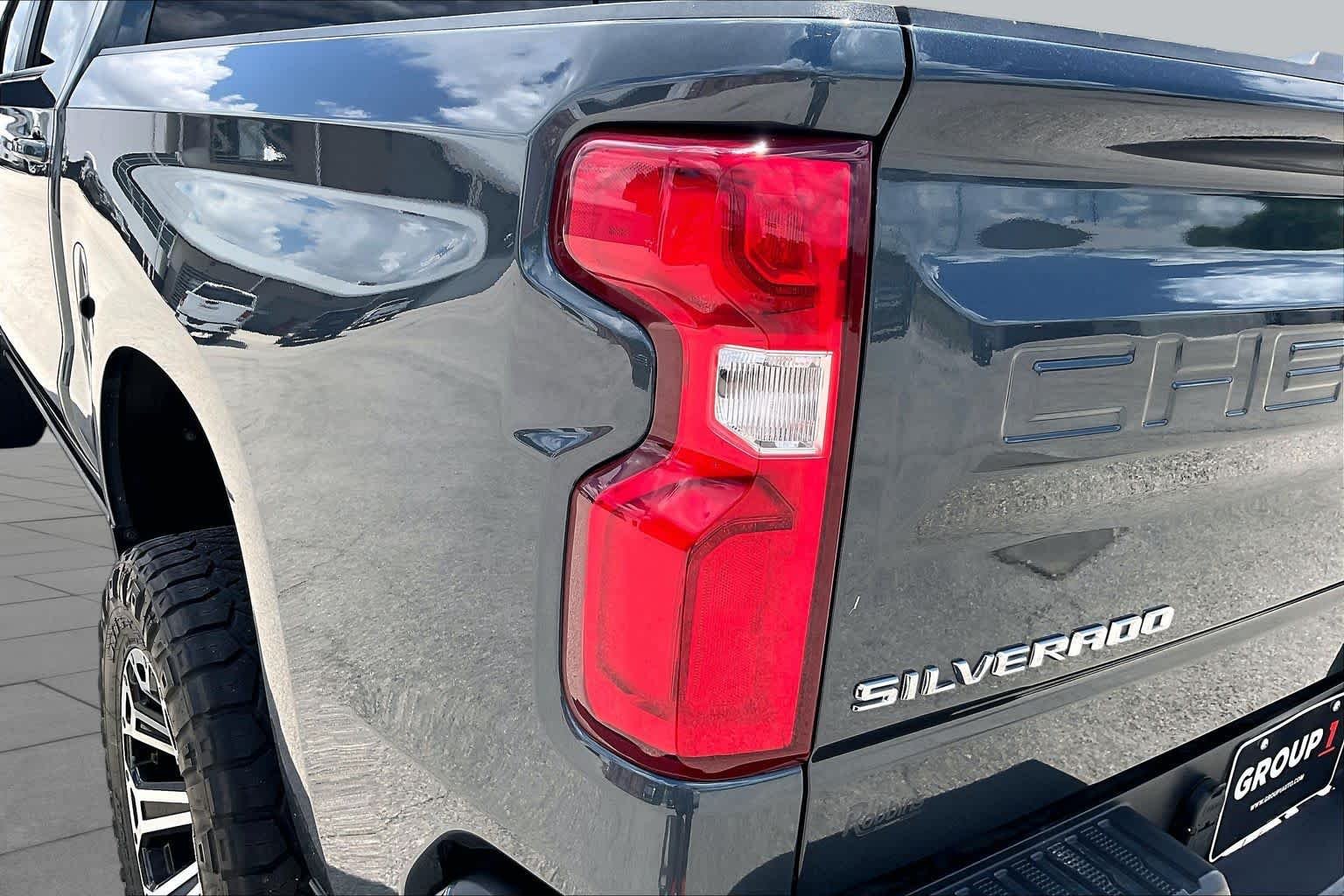 Used 2019 Shadow Gray Metallic Chevrolet RST image 28