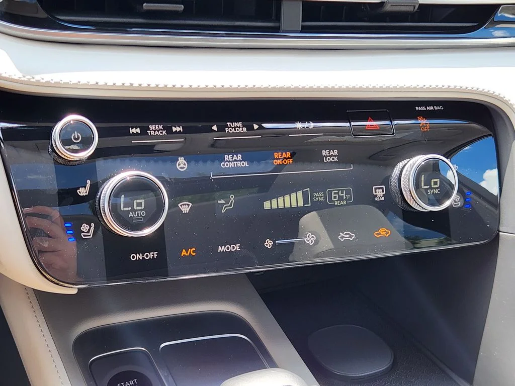 New 2027 GRAND BLUE INFINITI Luxe AWD image 28