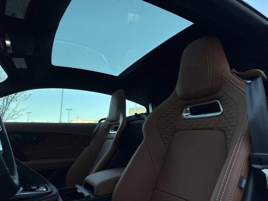 2024 Jaguar F-Type R75 - Photo 16
